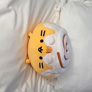 Cinnamon roll/bun Pusheen
